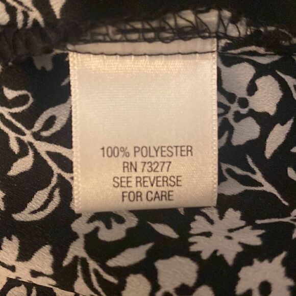 đ¸Croft&Barrowâhalfâsleeveânavy floralâdesignâtop - Picture 5 of 5